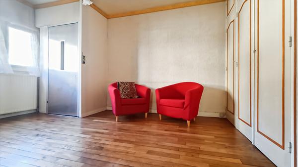 MONTREUIL - PARC MONTREAU- Pavillon à potentiel.