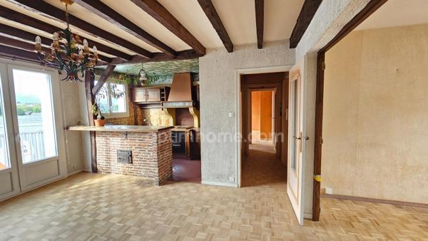 A 2 PAS DU CENTRE VILLE JOLI APPARTEMENT TRAVERSANT DE TYPE 4 LUMINEUX ET AVEC BEAU POTENTIEL