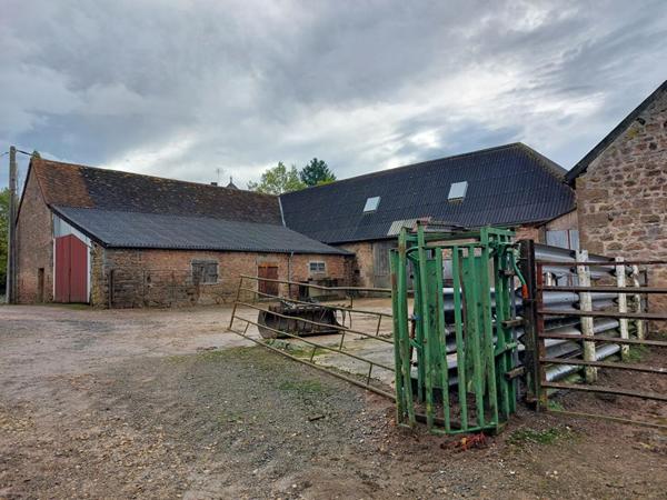 Ferme Saint Martin De Salencey 6 pièce(s) 157.5 m2