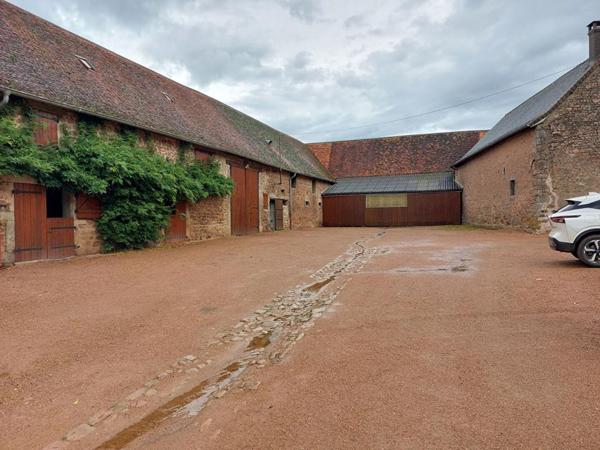 Ferme Saint Martin De Salencey 6 pièce(s) 157.5 m2