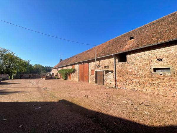 Ferme Saint Martin De Salencey 6 pièce(s) 157.5 m2
