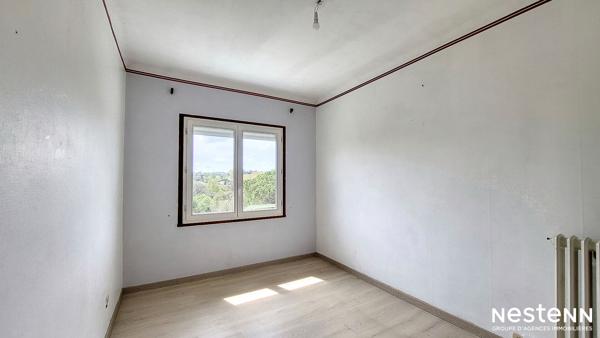 A vendre propriété de 260 m² avec piscine, dépendances, parc paysager et potentiel pour gîte ou double habitation, à Valence-Sur-Baïse