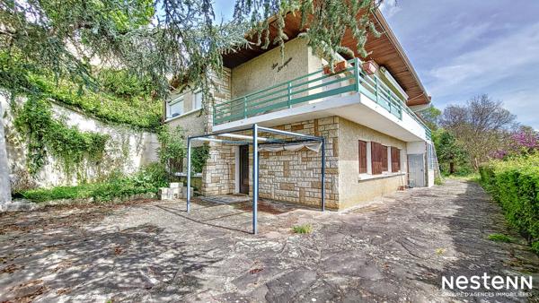 A vendre propriété de 260 m² avec piscine, dépendances, parc paysager et potentiel pour gîte ou double habitation, à Valence-Sur-Baïse