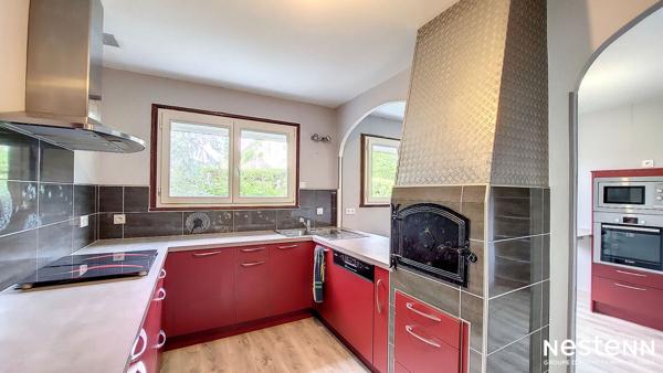 A vendre propriété de 260 m² avec piscine, dépendances, parc paysager et potentiel pour gîte ou double habitation, à Valence-Sur-Baïse