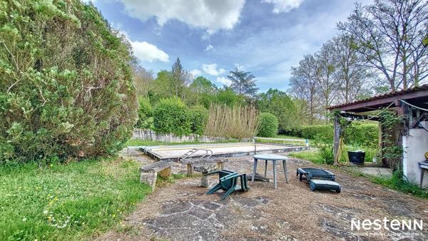A vendre propriété de 260 m² avec piscine, dépendances, parc paysager et potentiel pour gîte ou double habitation, à Valence-Sur-Baïse