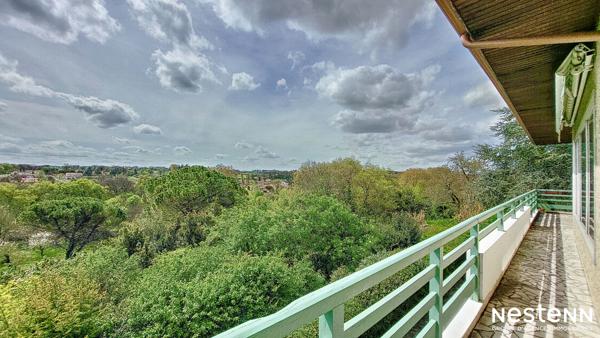 A vendre propriété de 260 m² avec piscine, dépendances, parc paysager et potentiel pour gîte ou double habitation, à Valence-Sur-Baïse