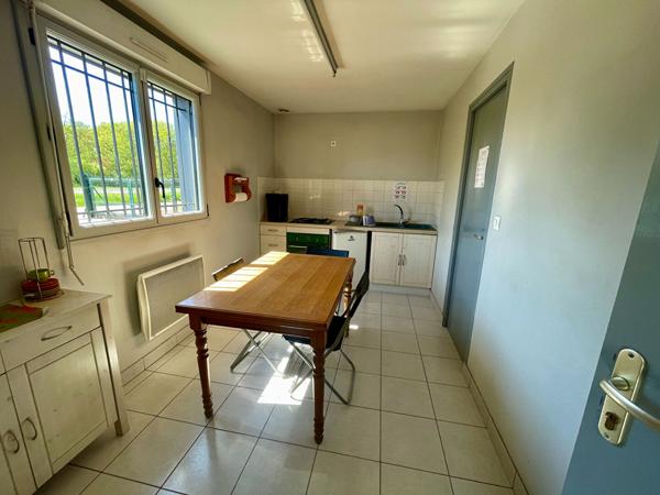 Local commercial -Entrepot + Bureaux - Montlouis Sur Loire