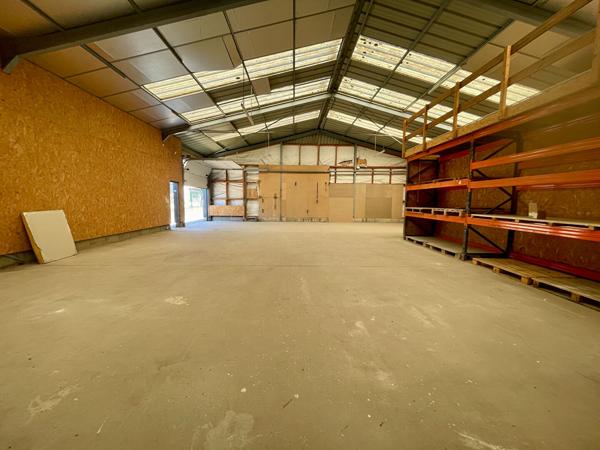 Local commercial -Entrepot + Bureaux - Montlouis Sur Loire