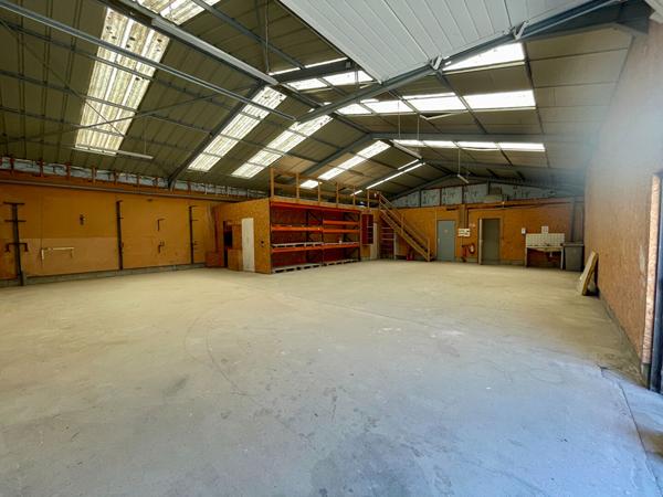 Local commercial -Entrepot + Bureaux - Montlouis Sur Loire