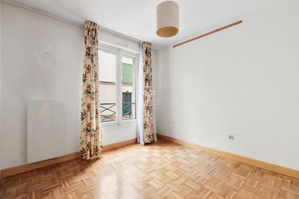 Saint Germain En Laye - Hypercentre 5 pièce(s) 95.34 m2 Loyer 2 400 €/mois charges comprises **  - Référence  18412