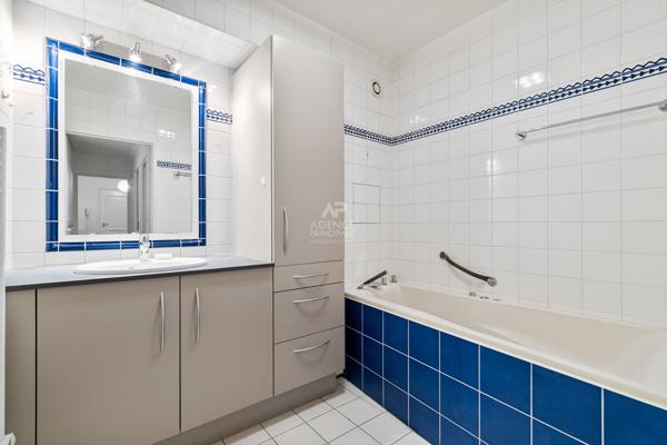 Saint Germain En Laye - Hypercentre 5 pièce(s) 95.34 m2 Loyer 2 400 €/mois charges comprises **  - Référence  18412