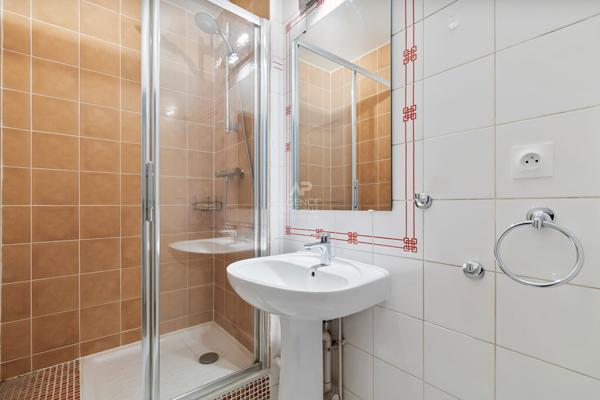 Saint Germain En Laye - Hypercentre 5 pièce(s) 95.34 m2 Loyer 2 400 €/mois charges comprises **  - Référence  18412