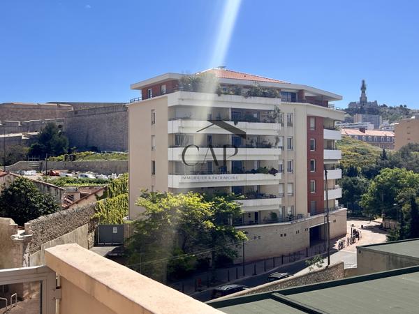 Marseille (13007) VIAGER OCCUPE LE PHARO TYPE 2 TERRASSE