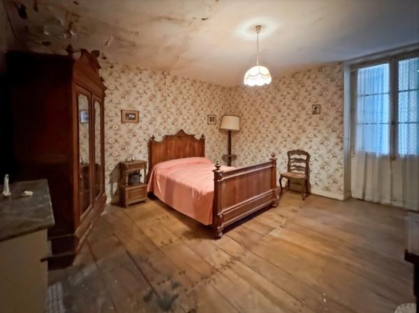 Maison à vendre |  Varaignes |  7 pièces | 225 m²