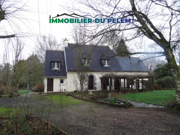 Plounévez-Quintin (22110) Grande maison familiale au calme, jardin de 147 m² et vie de plain-pied