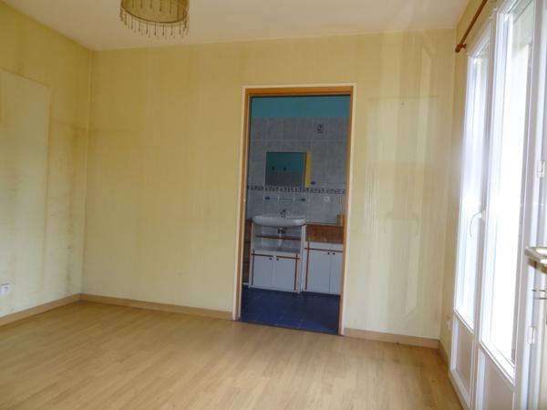 Plounévez-Quintin (22110) Grande maison familiale au calme, jardin de 147 m² et vie de plain-pied