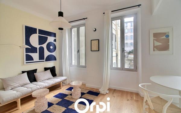 Appartement à vendre    2 pièces •  Marseille 7