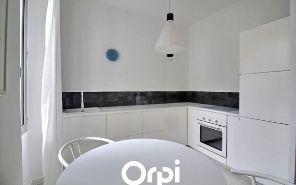 Appartement à vendre    2 pièces •  Marseille 7