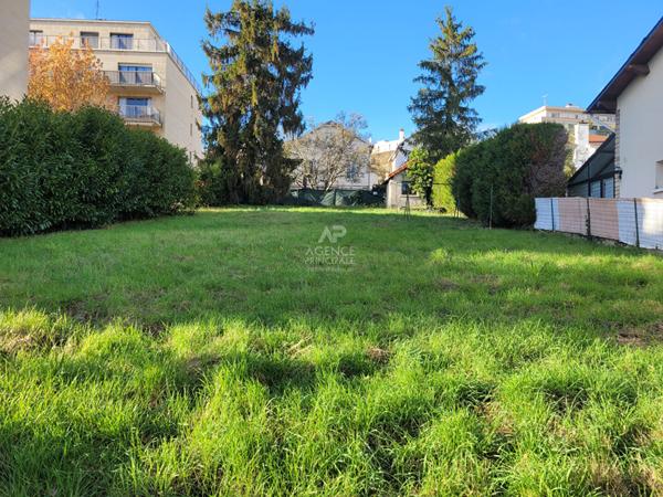 Terrain Saint Germain En Laye 581 m2 €676 000 ** - Référence 17806
