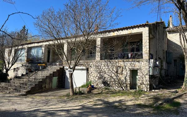 Immeuble à vendre    19 pièces • 392 m2 Vaison-la-Romaine