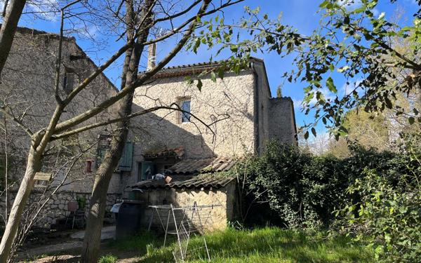 Immeuble à vendre    19 pièces • 392 m2 Vaison-la-Romaine