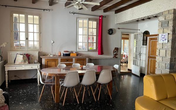 Immeuble à vendre    19 pièces • 392 m2 Vaison-la-Romaine