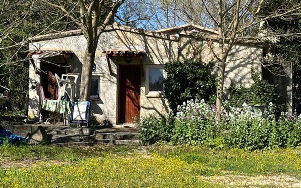 Immeuble à vendre    19 pièces • 392 m2 Vaison-la-Romaine
