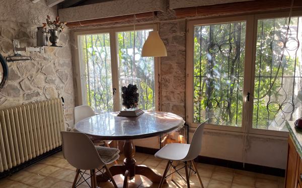 Immeuble à vendre    19 pièces • 392 m2 Vaison-la-Romaine