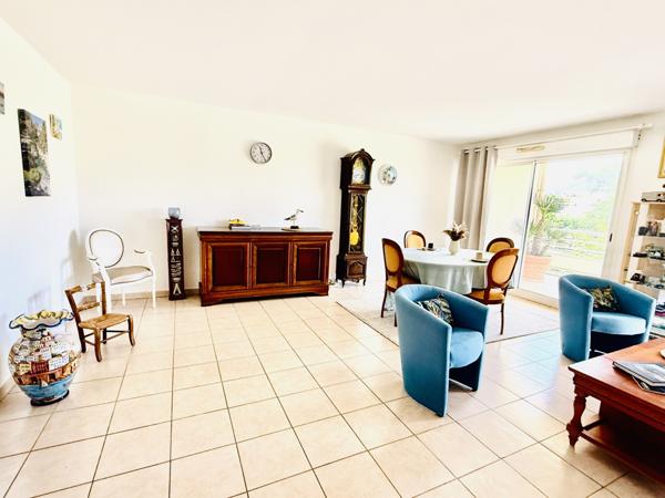 Marseille (13008) Espace et lumière dans ce 3 chambres à 200 m de la Plage du Prado