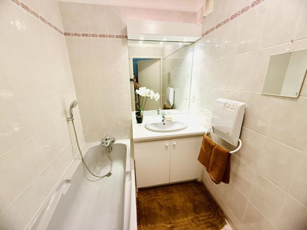 Marseille (13008) Espace et lumière dans ce 3 chambres à 200 m de la Plage du Prado