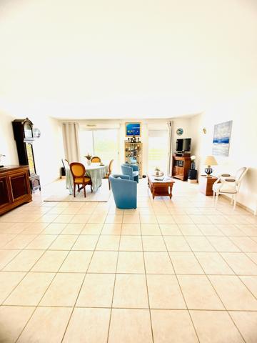 Marseille (13008) Espace et lumière dans ce 3 chambres à 200 m de la Plage du Prado