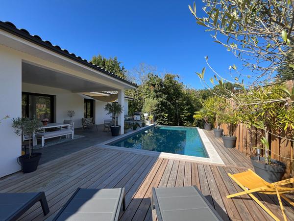 Maison contemporaine avec piscine à Marsac-sur-l'Isle 24430 - Confort et modernité assurés"
