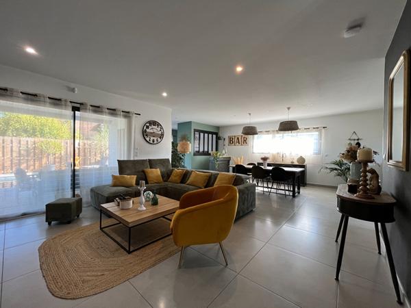 Maison contemporaine avec piscine à Marsac-sur-l'Isle 24430 - Confort et modernité assurés"