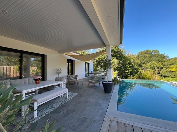 Maison contemporaine avec piscine à Marsac-sur-l'Isle 24430 - Confort et modernité assurés"