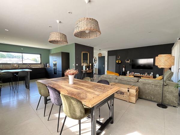 Maison contemporaine avec piscine à Marsac-sur-l'Isle 24430 - Confort et modernité assurés"