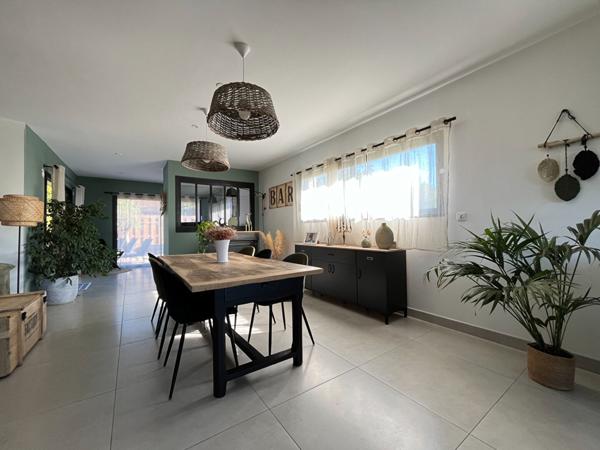 Maison contemporaine avec piscine à Marsac-sur-l'Isle 24430 - Confort et modernité assurés"