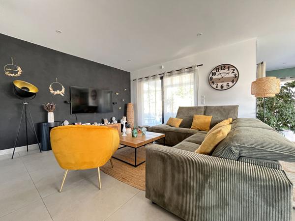 Maison contemporaine avec piscine à Marsac-sur-l'Isle 24430 - Confort et modernité assurés"