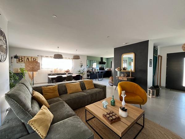 Maison contemporaine avec piscine à Marsac-sur-l'Isle 24430 - Confort et modernité assurés"