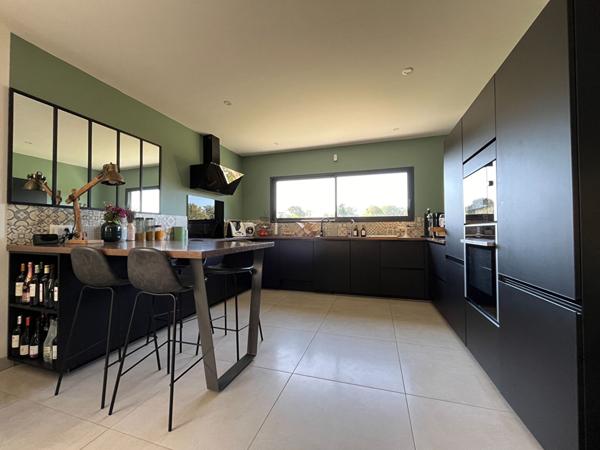 Maison contemporaine avec piscine à Marsac-sur-l'Isle 24430 - Confort et modernité assurés"