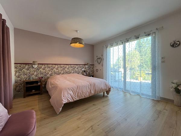Maison contemporaine avec piscine à Marsac-sur-l'Isle 24430 - Confort et modernité assurés"