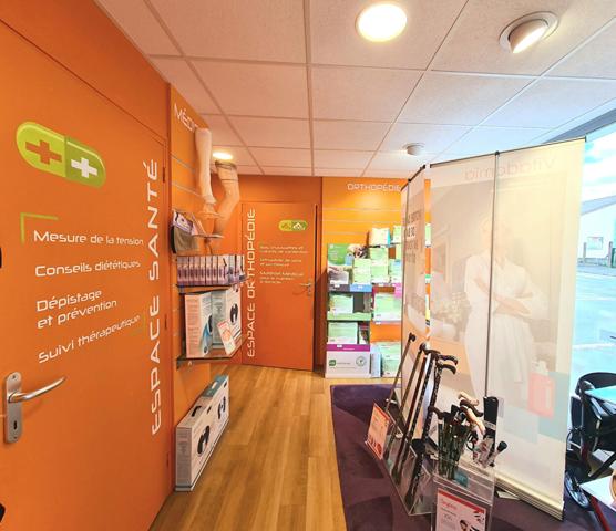 Exclusivité ! Local commercial / Maison de ville Le May Sur Evre 100 m2,  
Le may sur evre 49122