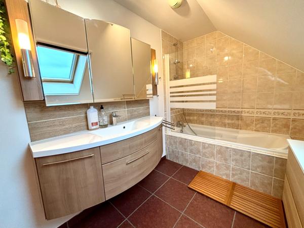 Maison T5 parfaitement entretenue dans secteur résidentiel