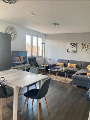 TYPE 4 entierement rénové avec garage prox toute commodité