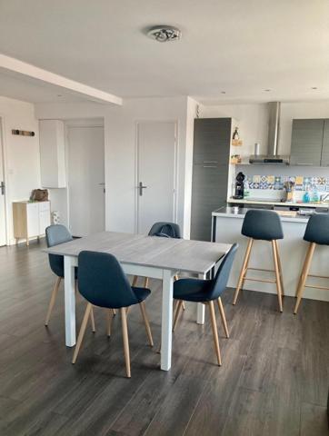 TYPE 4 entierement rénové avec garage prox toute commodité