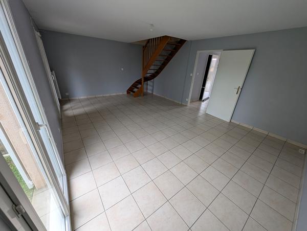 Maison Fontaine Le Comte 4 pièce(s)