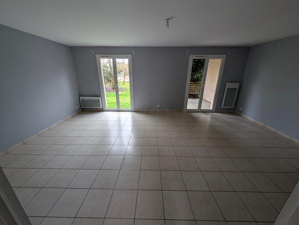 Maison Fontaine Le Comte 4 pièce(s)