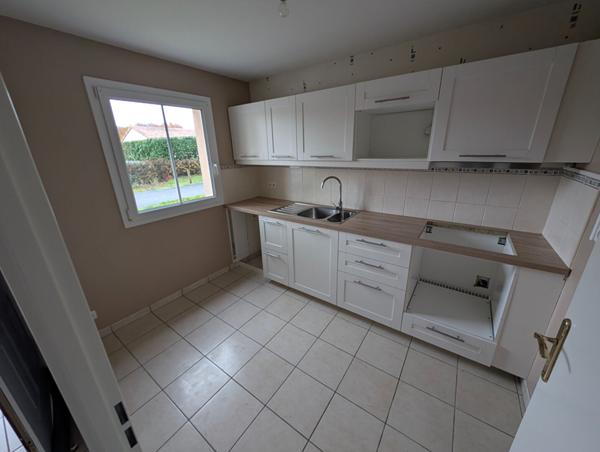 Maison Fontaine Le Comte 4 pièce(s)