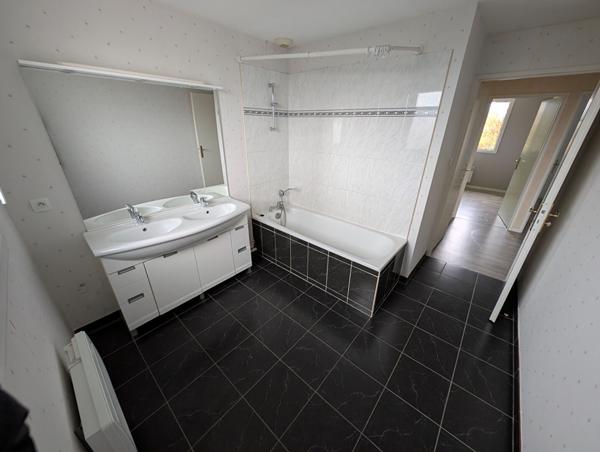 Maison Fontaine Le Comte 4 pièce(s)