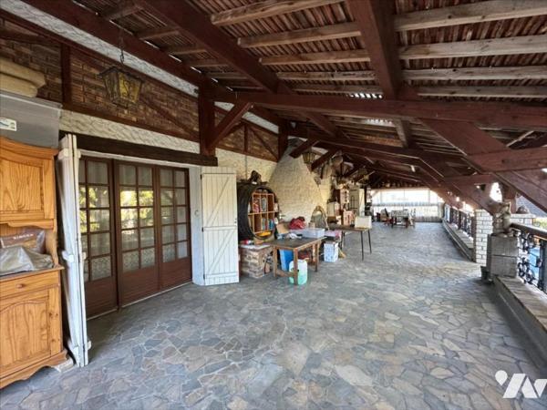 Maison familiale de 11 pièces, d'environ 325m², édifiées sur un terrain de 1 053 m²