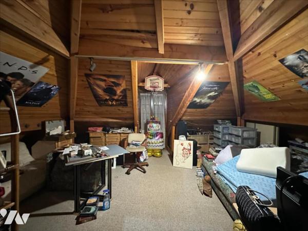 Maison familiale de 11 pièces, d'environ 325m², édifiées sur un terrain de 1 053 m²